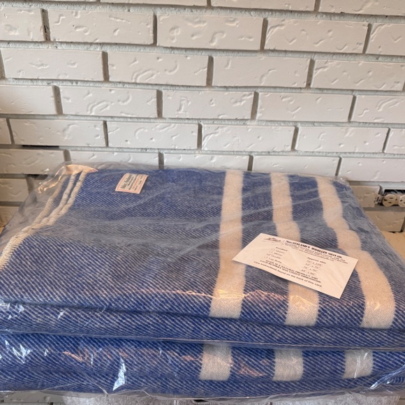 MacAusland double/full wool blanket - Picture 2 of 6